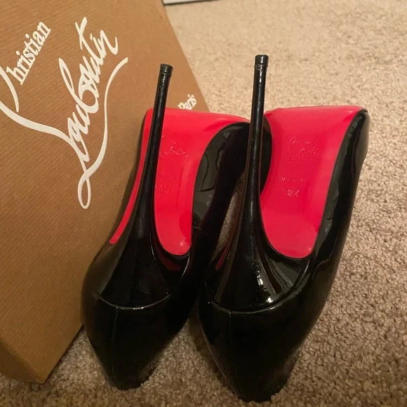 Christian Louboutin So Kate Pumps - Picture 4 of 8